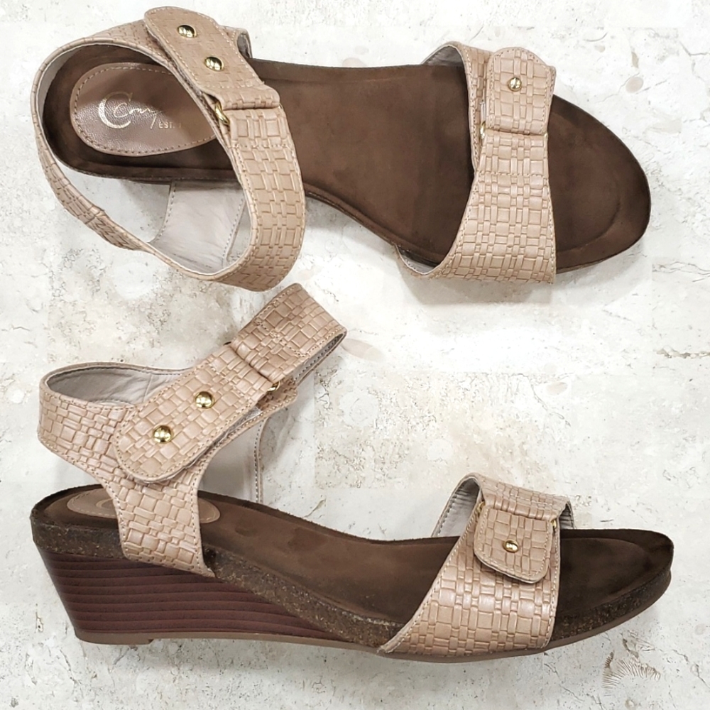 Comfort Est. 1946 sandals women's 8.5 buff pinkish tan woven look gold accents